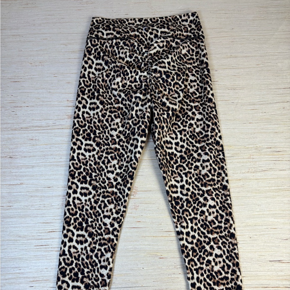 ZYIA Active Leopard Print Scrunch Leggings Size 6–8 High Waisted Shaping